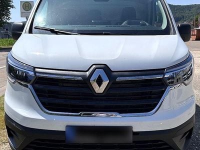 Second-hand Renault Trafic 131 CP (96 kW) 2023 Alb Monovolum