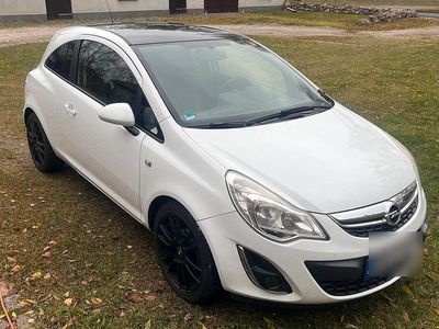 Weiß Gebraucht 2011 Opel Corsa Kleinwagen | 2.000 € (Guter Preis)