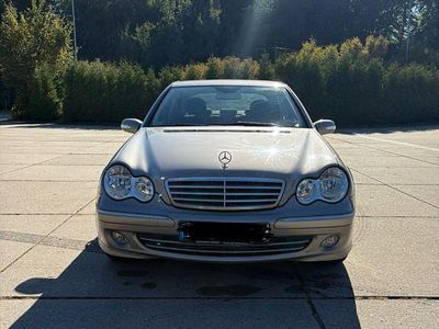 Silber Gebraucht 2005 Mercedes C180 Elegance Limousine | 5.599 € (Etwas zu teuer)