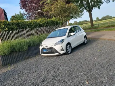Gebraucht Toyota Yaris Comfort 107 PS (78 kW) 2019 Weiß Kleinwagen