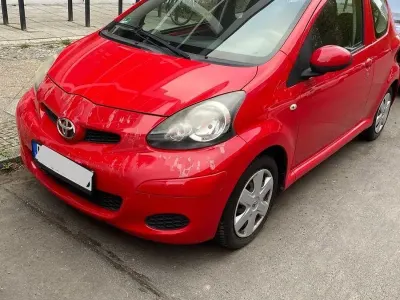 Gebraucht Toyota Aygo Cool 68 PS (50 kW) 2009 Rot Kleinwagen