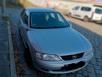 Silber Gebraucht 1999 Opel Vectra Edition Limousine | 2.250 € (Etwas zu teuer)