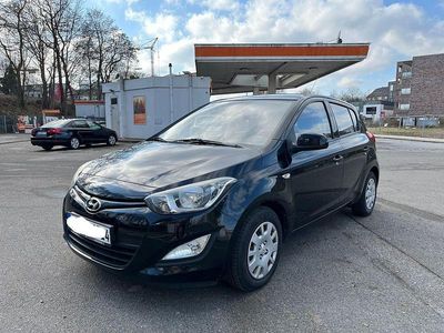 Gebraucht Hyundai i20 Edition 86 PS (63 kW) 2012 Schwarz Kleinwagen