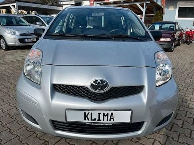 Gebraucht Toyota Yaris Basis 69 PS (50 kW) 2009 Silber Kleinwagen