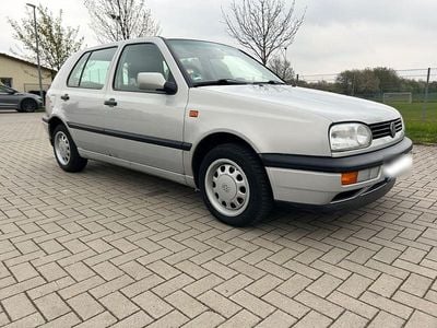 Usata VW Golf III 75 CV (55 kW) 1995 Argento Berlina