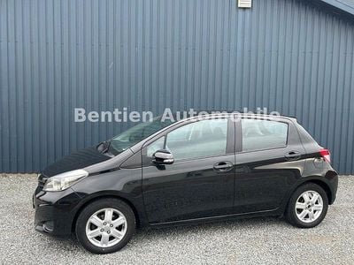Gebraucht Toyota Yaris Club 99 PS (72 kW) 2012 Schwarz Kleinwagen