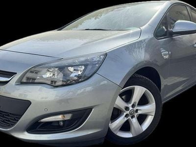 Usado Opel Astra Style 140 HP (102 kW) 2015 Prateado Sedan