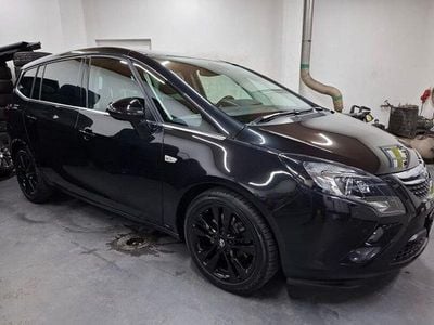 Schwarz Gebraucht 2016 Opel Zafira Tourer Innovation Van / Kleinbus | 12.990 € (Teuer)