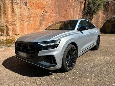 Second-hand Audi Q8 S-Line 285 CP (209 kW) 2021 Argintiu SUV