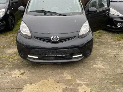 Gebraucht Toyota Aygo 68 PS (50 kW) 2014 Schwarz Kleinwagen