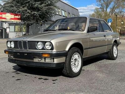 Second-hand BMW 320 129 CP (94 kW) 1987 Galben Berlinǎ