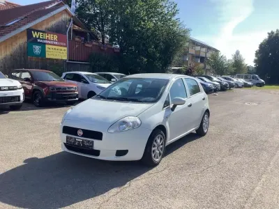 Gebraucht Fiat Grande Punto Basis 69 PS (50 kW) 2012 Colore esterno (bianco divino) Kleinwagen