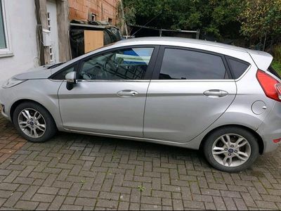 Silber Gebraucht 2016 Ford Fiesta Limousine | 5.000 € (Fairer Preis)