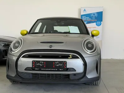 Gebraucht Mini Cooper SE Premium Plus 135 kW (184 PS) 2023 Melting silver iii Kleinwagen