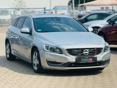 Gebraucht Volvo V60 Summum 181 PS (133 kW) 2014 Bright silver metallic Kombi