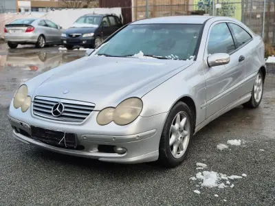 Gebraucht Mercedes C180 129 PS (94 kW) 2001 Silber Coupé