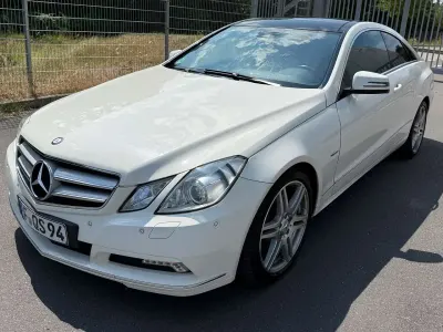 Gebraucht Mercedes E220 Elegance 170 PS (125 kW) 2010 Weiß Coupé
