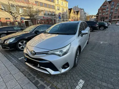 Gebraucht Toyota Avensis 148 PS (108 kW) 2016 Silber Kombi