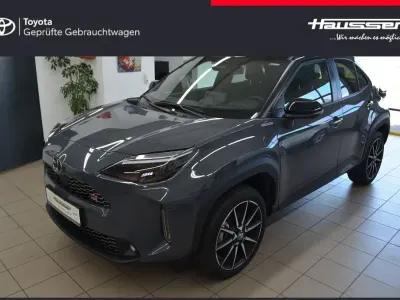 Neu Toyota Yaris Cross Premium 131 PS (96 kW) 2025 Grau SUV