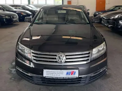 Gebraucht VW Phaeton 239 PS (175 kW) 2013 Braun Limousine