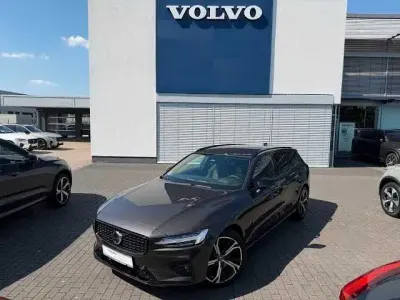 Gebraucht Volvo V60 145 PS (106 kW) 2025 Kombi