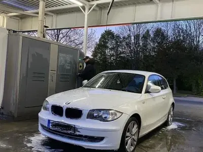 Gebraucht BMW 116 122 PS (89 kW) 2012 Schwarz Kleinwagen