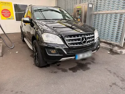 Gebraucht Mercedes ML350 231 PS (169 kW) 2010 Schwarz SUV