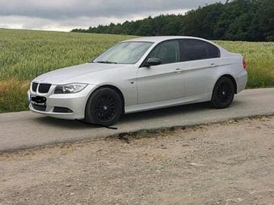 Gebraucht BMW 318 129 PS (94 kW) 2007 Silber Limousine