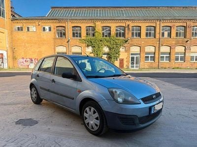 Second-hand Ford Fiesta 69 CP (50 kW) 2006 Albastru Hatchback