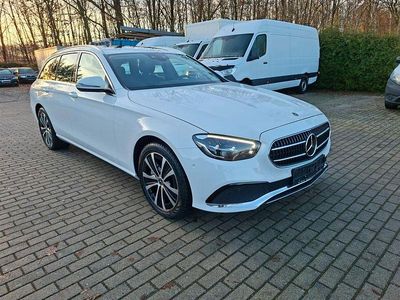 Weiß Gebraucht 2022 Mercedes E300 Limousine | 30.940 € (Fairer Preis)