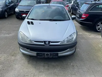 Gebraucht Peugeot 206 CC 109 PS (80 kW) 2001 Silber Cabrio