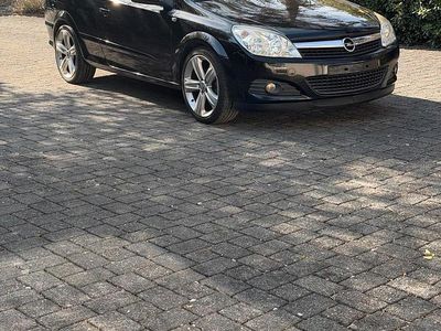 Second-hand Opel Astra Cabriolet 140 CP (102 kW) 2009 Negru Cabrio