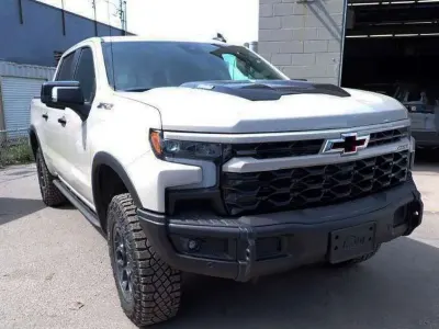 Neu Chevrolet Silverado 309 PS (227 kW) 2026 G42white sand SUV