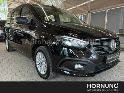 Gebraucht Mercedes eCitan 89 kW (122 PS) 2024 Loparitschwarz metallic Kombi