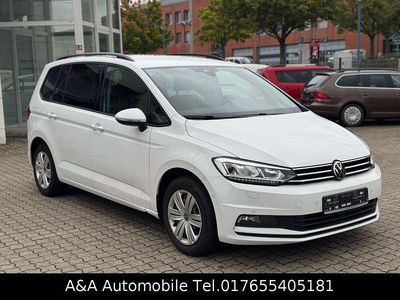 Second-hand VW Touran Highline 150 CP (110 kW) 2023 Alb Monovolum