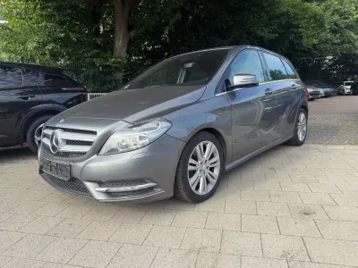 Gebraucht Mercedes B180 109 PS (80 kW) 2014 Grau Kleinwagen