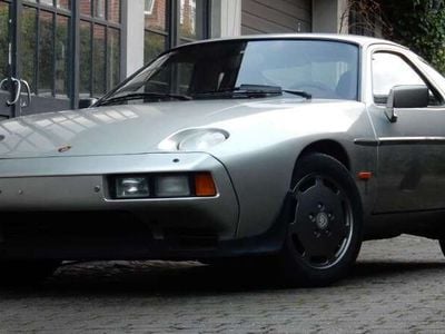 Second-hand Porsche 928 300 CP (220 kW) 1983 Zinn metallic Coupe