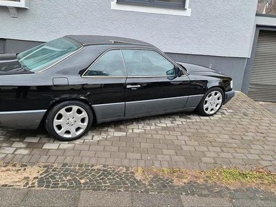 Gebraucht Mercedes 230 136 PS (100 kW) 1988 Schwarz Coupé