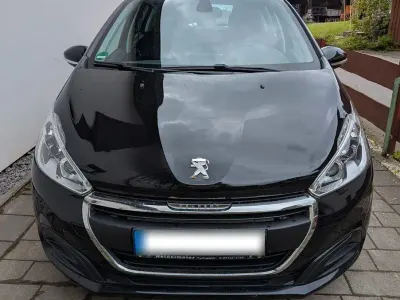 Gebraucht Peugeot 208 83 PS (61 kW) 2016 Schwarz Kleinwagen