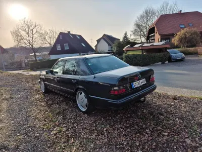 Brugt Mercedes E230 136 HK (100 kW) 1988 Sort Sedan