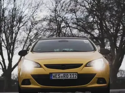 Begagnad Opel Astra GTC 170 HK (125 kW) 2015 Gul Sedan
