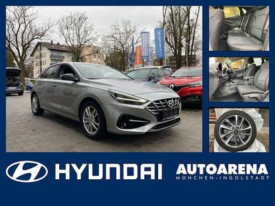 Gebraucht Hyundai i30 Edition 30+ 159 PS (116 kW) 2022 Shimmering silver / met Limousine
