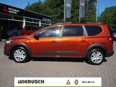 Gebraucht Dacia Jogger Expression 141 PS (103 kW) 2023 Braun Van / Kleinbus