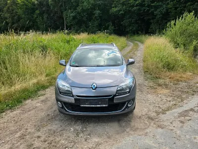 Gebraucht Renault Mégane GrandTour 110 PS (80 kW) 2013 Grau Kombi