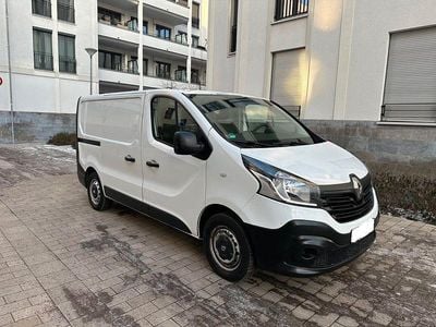Weiß Gebraucht 2015 Renault Trafic Komfort Van / Kleinbus | 8.900 € (Fairer Preis)