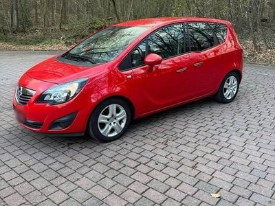 Begagnad Opel Meriva 100 HK (73 kW) 2011 Röd Minibuss