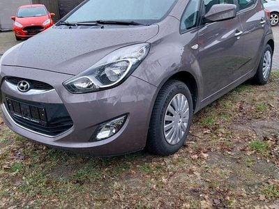 Gebraucht Hyundai ix20 90 PS (66 kW) 2011 Grau Kleinwagen