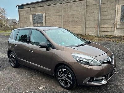 Braun Gebraucht 2014 Renault Scénic III Bose Edition Van / Kleinbus | 6.999 € (Fairer Preis)