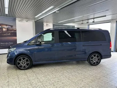 Gebraucht Mercedes V300 AMG 237 PS (174 kW) 2024 Sodalithblau metallic Van / Kleinbus