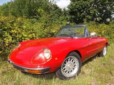 Gebraucht Alfa Romeo Spider 126 PS (92 kW) 1976 Rot Cabrio